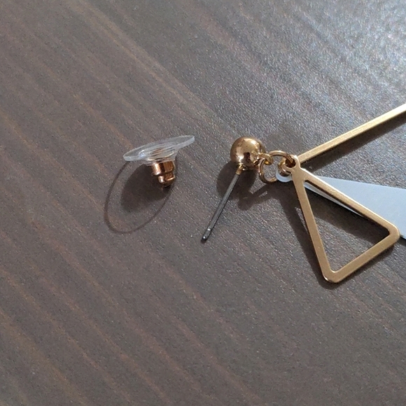 NWT gold white metal minimalist triangle geometric dangle bar stub earrings - Picture 3 of 4